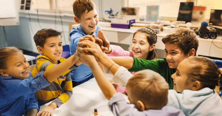 Comunicación y convivencia en entornos educativos (300 horas)
